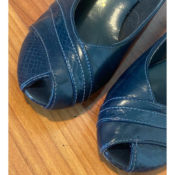 Vintage Blue Shoes - Picture 2 of 9